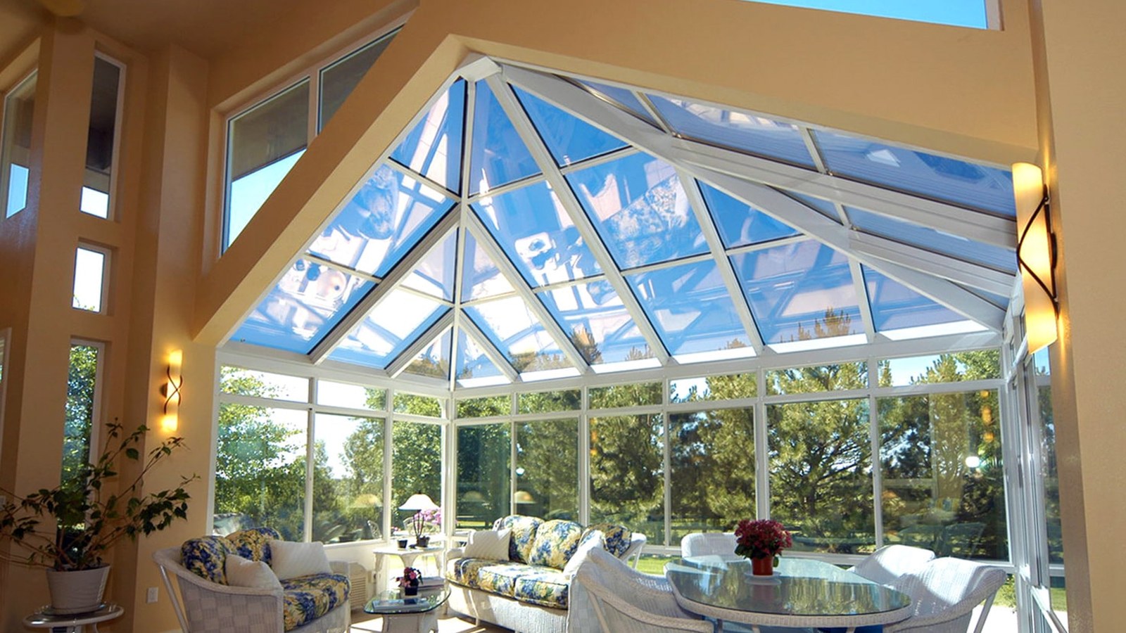 Best Roller Shades for Atriums and Conservatories: Heat, UV, and Fade Control for Glass Rooms
