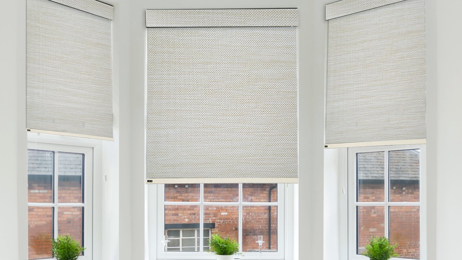 Best Roller Shades for Bay Windows and Large Picture Windows: Getting the Fit Right