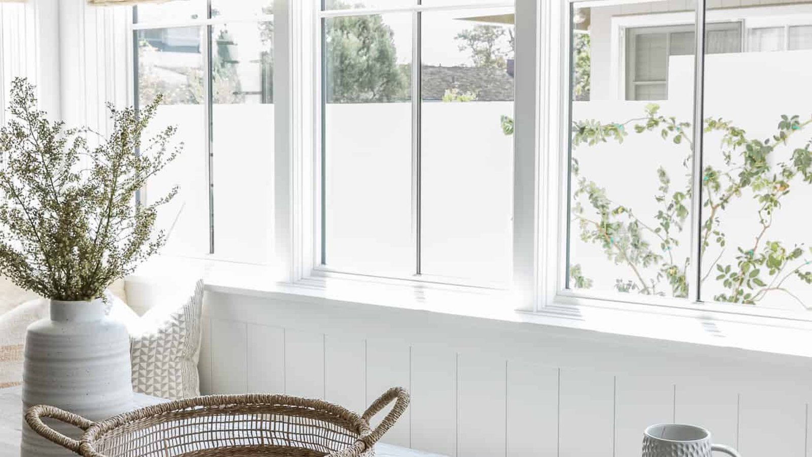 Best Roller Shades for Breakfast Nooks and Kitchen Banquettes: Morning Light Made Right