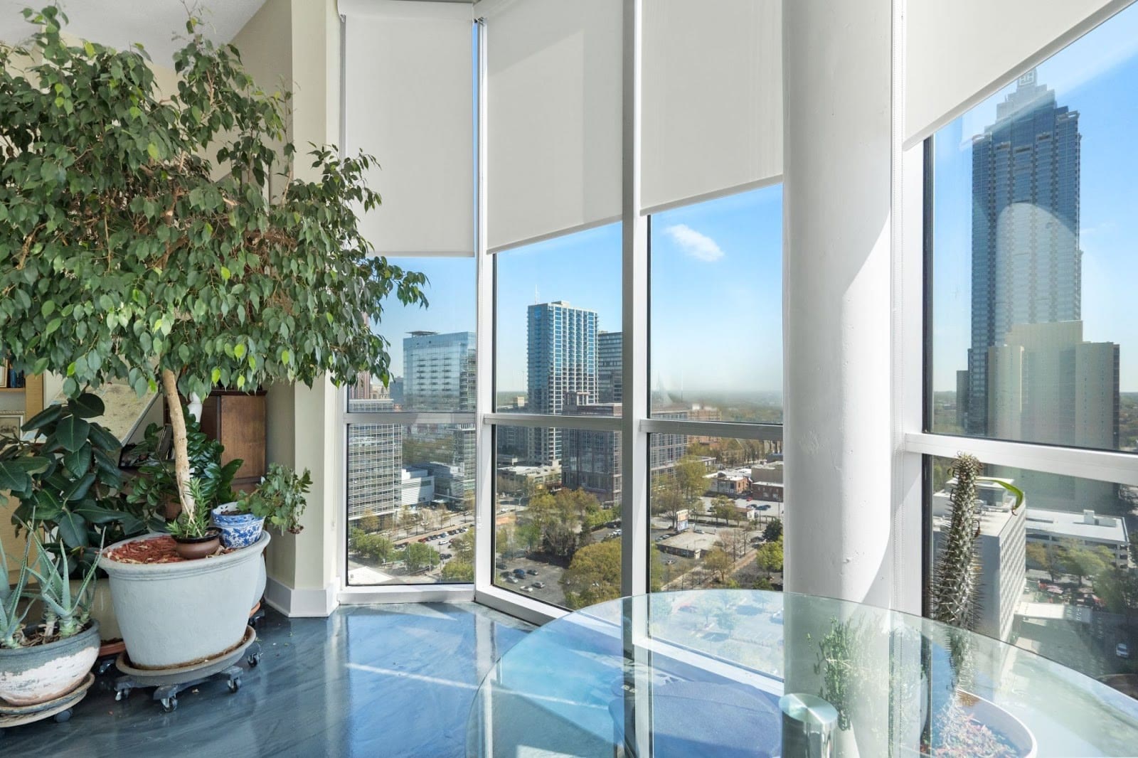 Best Roller Shades for Condos and Apartments: Style, Compliance & Privacy