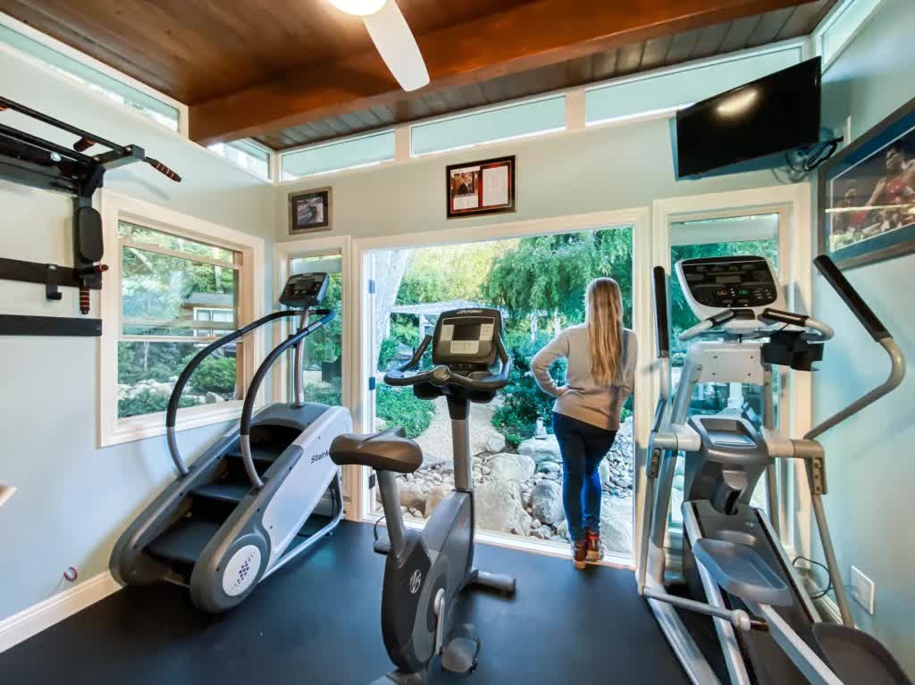 Best Roller Shades for Home Gyms: Glare, Heat, and Motivation