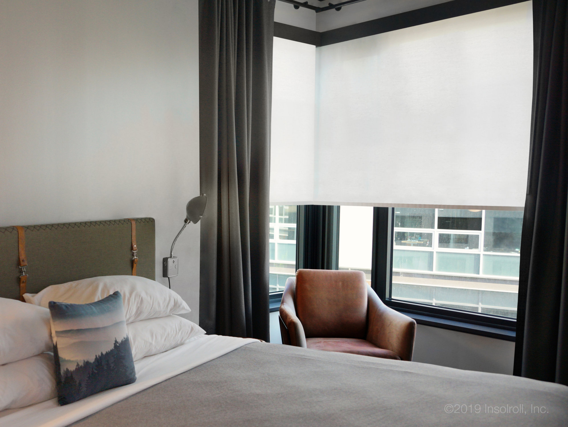 Best Roller Shades for Hotels and Boutique Hospitality: Guest Room, Lobby, and Rooftop