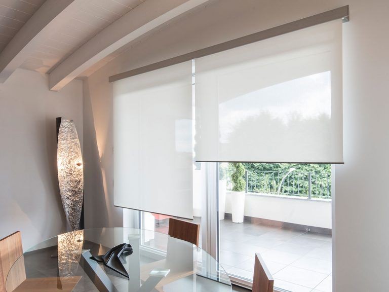 Contemporary Minimalist Roller Shades: Clean Lines for Modern Homes