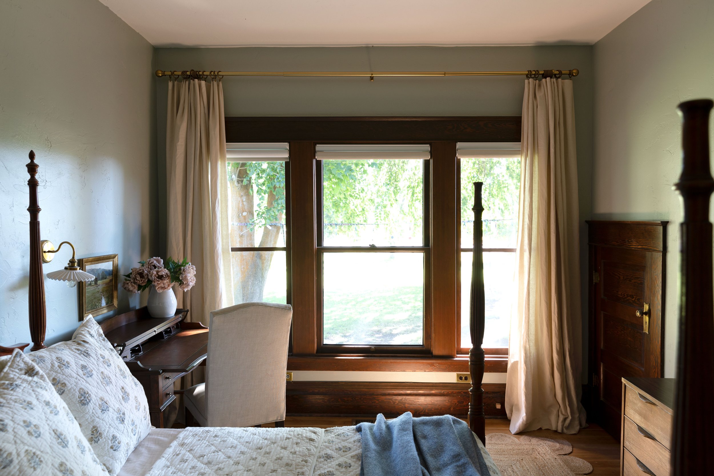 Guest Room Blackout Shades: A Comfortable, Flexible Window Treatment Plan