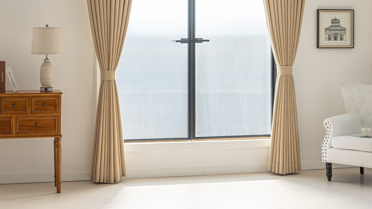 Roller Shades vs. Roman Shades: Style and Function Compared