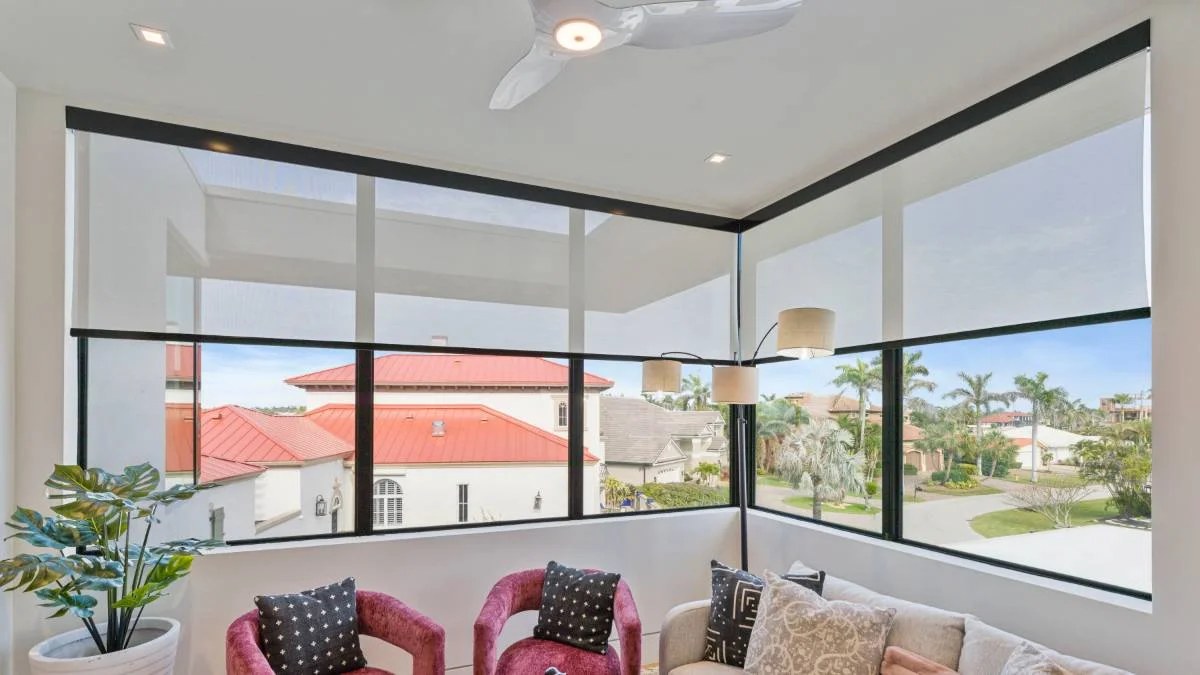 Window Shades for Corner Windows: Solving the Meeting-Point Problem