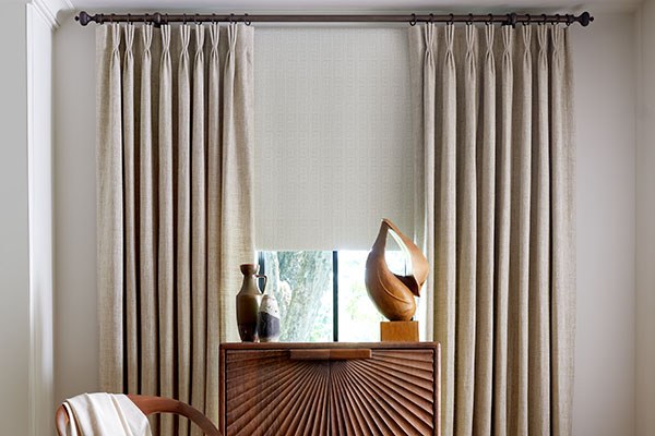 Transitional Roller Shades: A Bridge Between Classic and Modern Rooms